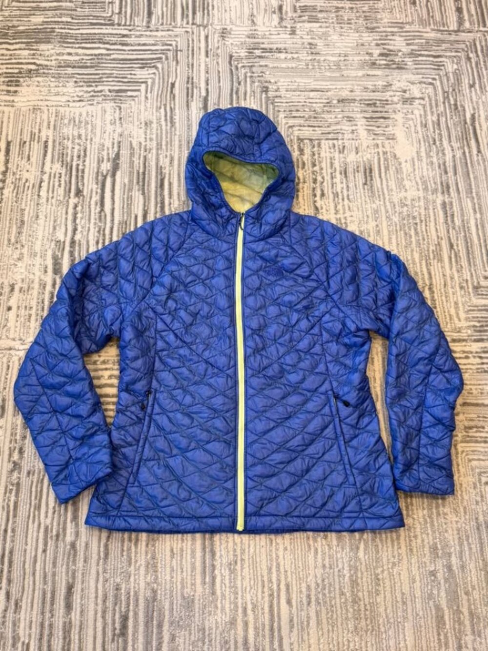 The North Face women's XL blue Thermoball quilted puffer coat MSRP $250.